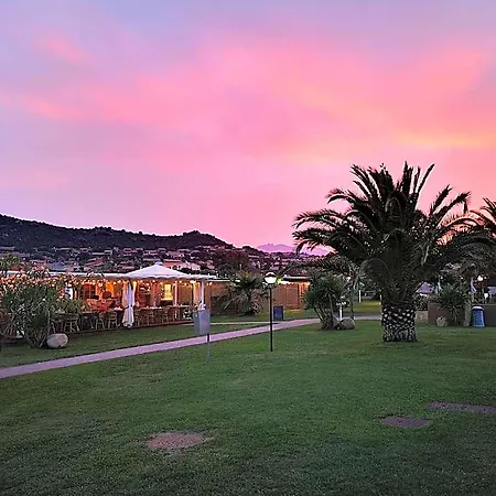 Ξενοδοχείο με διαμερίσματα Rey Club
